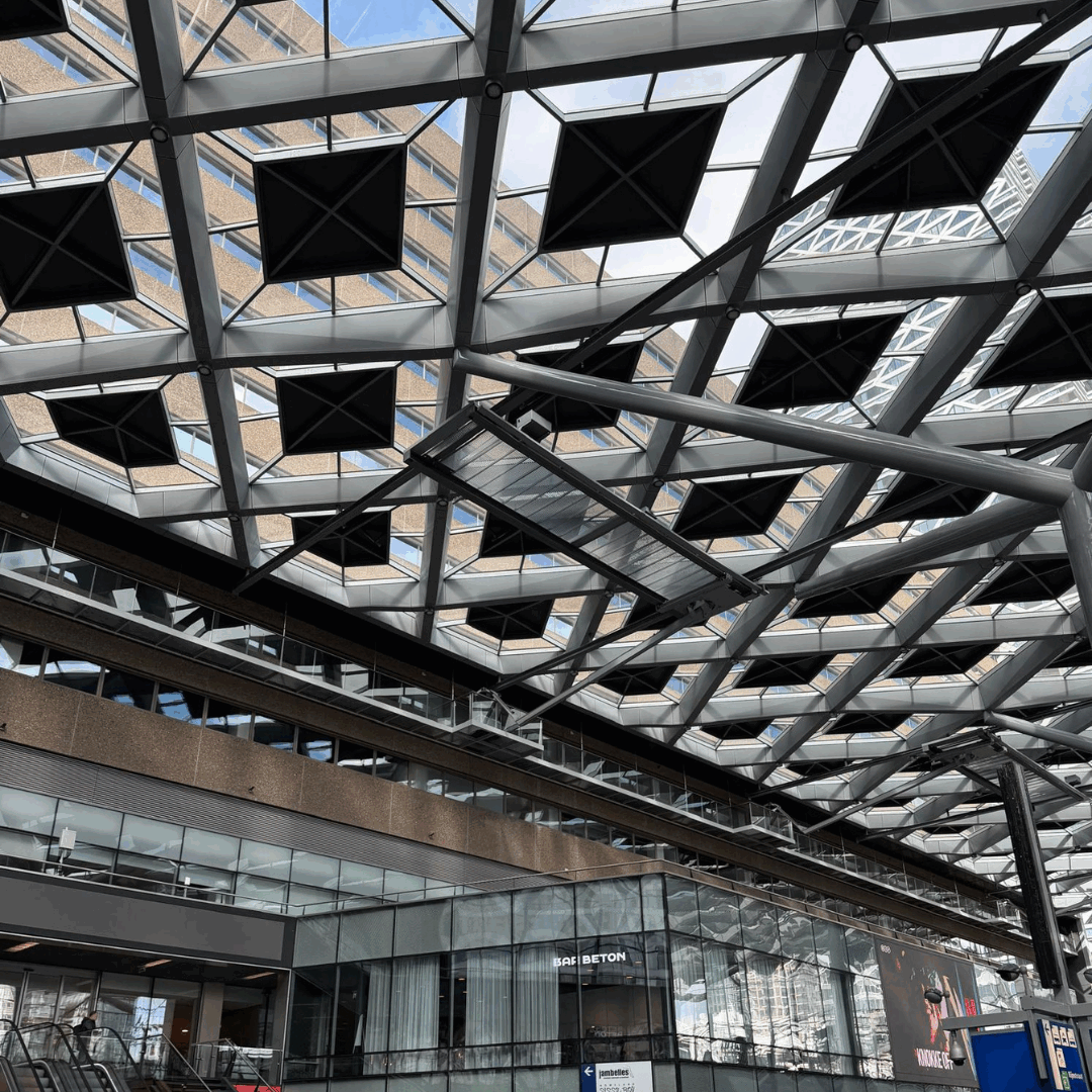 De circulaire trein rijdt bij ontmanteling Stichthage Den Haag