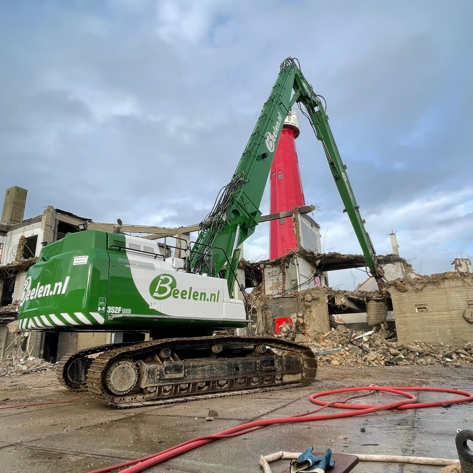 Ontmanteling op unieke locatie - Totaalsloop voormalige Rijkswaterstaat kantoor Scheveningen