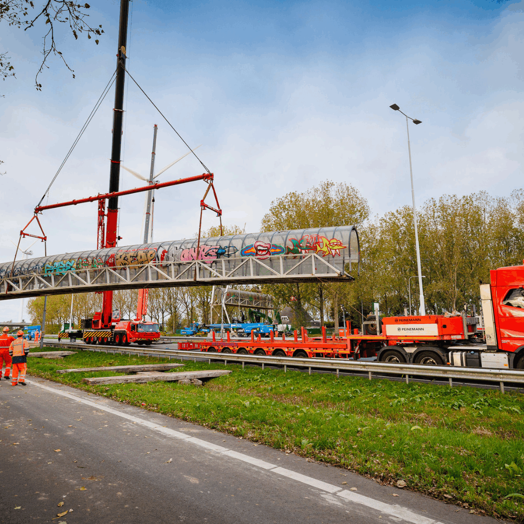 Sloopkunsten over de snelweg in Houten